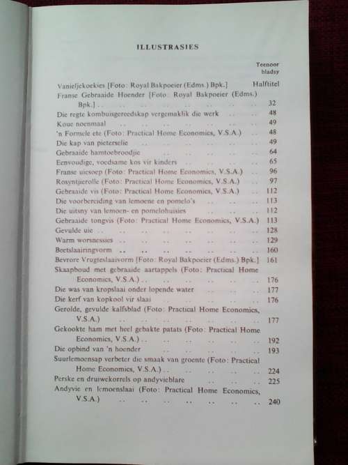 Kook en Geniet deur SJA de Villiers. H/B. 23ste hersiene druk 1968. 606 pp.