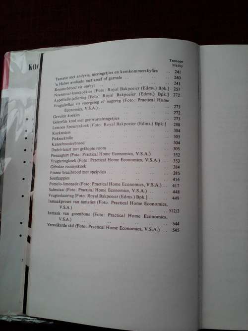 Kook en Geniet deur SJA de Villiers. H/B. 23ste hersiene druk 1968. 606 pp.