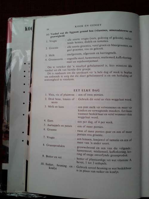 Kook en Geniet deur SJA de Villiers. H/B. 23ste hersiene druk 1968. 606 pp.