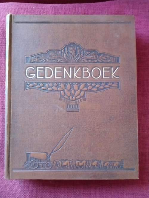 Gedenkboek van die Ossewaens op die Pad van Suid-Afrika Eeufees 1838-1939. H/B. 1940.