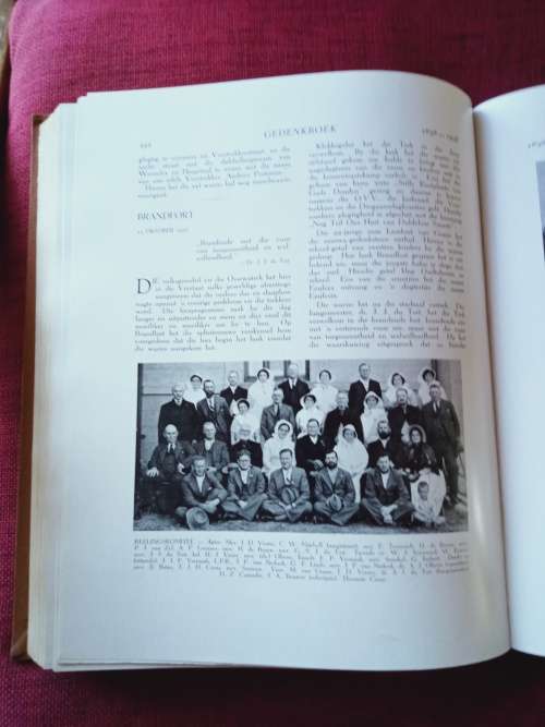 Gedenkboek van die Ossewaens op die Pad van Suid-Afrika Eeufees 1838-1939. H/B. 1940.