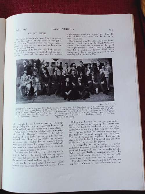 Gedenkboek van die Ossewaens op die Pad van Suid-Afrika Eeufees 1838-1939. H/B. 1940.