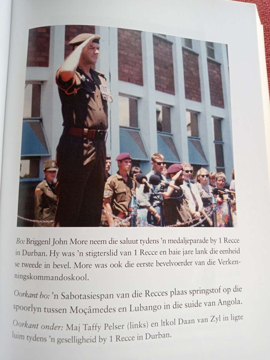 1 Recce Volume 2: Agter Vyandelike Linies deur Alexander Strachan. Eerste uitgawe 2020. S/B. 319 pp.