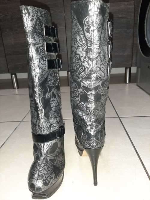 IRON FIST UK 8 SKULL BOOTS HARDLY WORN GREAT CONDITON