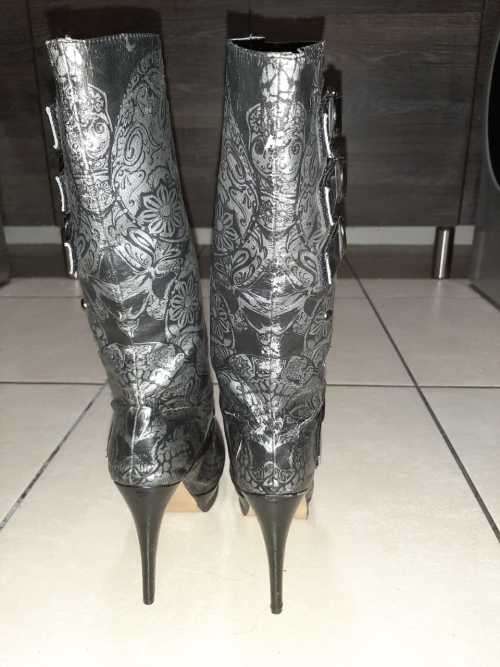 IRON FIST UK 8 SKULL BOOTS HARDLY WORN GREAT CONDITON