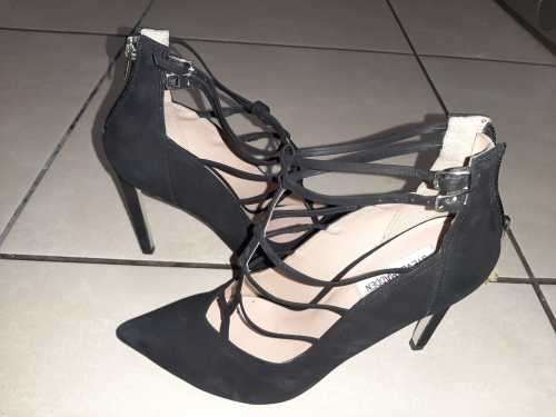 STEVE MADDEN FORMAL WEAR FRONT STRAP STILETTO UK 7