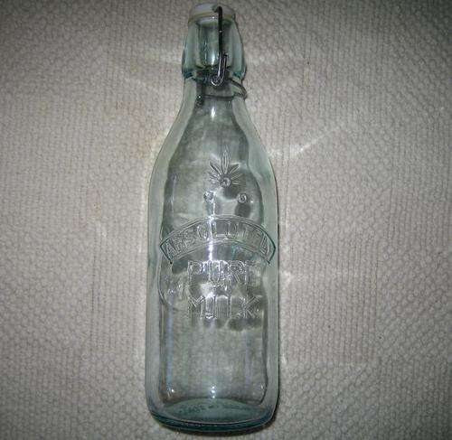 EXCEPTIONAL FIND - 1 LITRE MILK BOTTLE- MADE IN ITALY-Estate SADDI 009