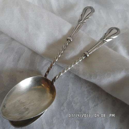 2 LOVELY ORNATE HALLMARKED SILVER SPOONS.