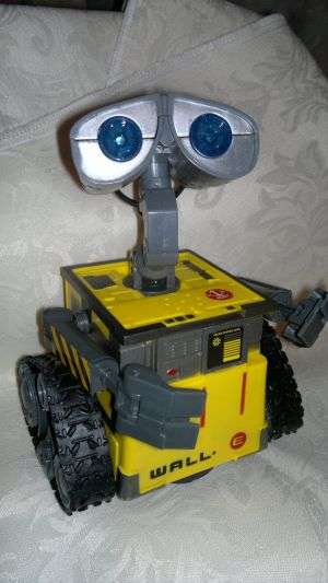 WALL-E INTELLIGENT ROBOT - Ideal Christmas Gift