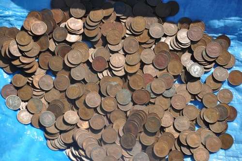 MASSIVE LOT OF FARTHING COINS - 1.830kg - more than 650 coins - unassorted collection