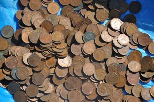 MASSIVE LOT OF FARTHING COINS - 1.830kg - more than 650 coins - unassorted collection