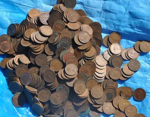 MASSIVE LOT OF FARTHING COINS - 1.830kg - more than 650 coins - unassorted collection