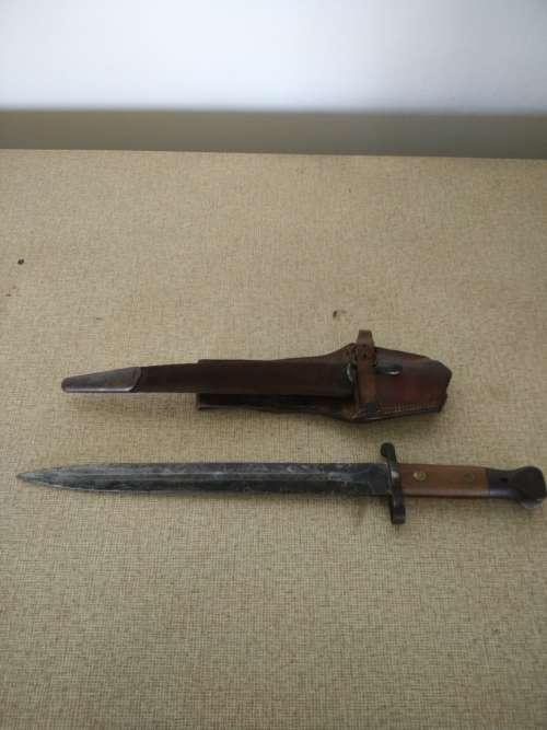 Wilkinson London WW1 1881-1907 Bayonet with leather scabbard
