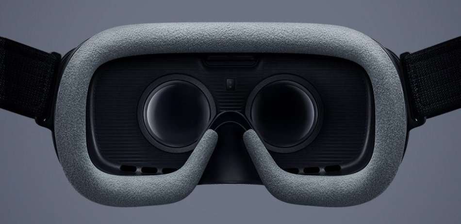 Samsung Gear VR With Controller