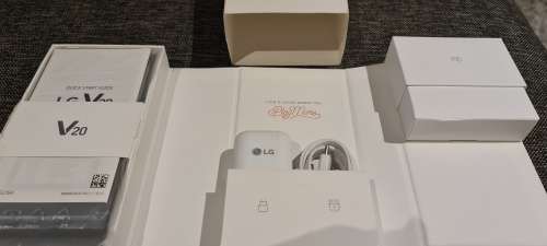 LG V20 - Dual Display