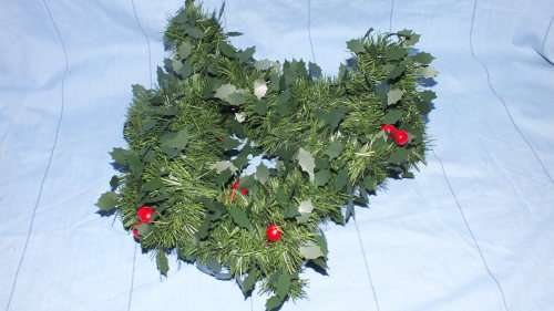 Christmas Tree Decoration - Green Leaves String With Berries