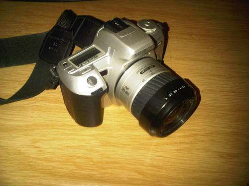 Minolta 404si SLR + 35-80mm f4-5.6 lens (free camera bag)