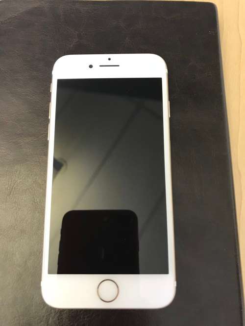iPhone 7 Gold 32GB (excellent condition - used 3 months)