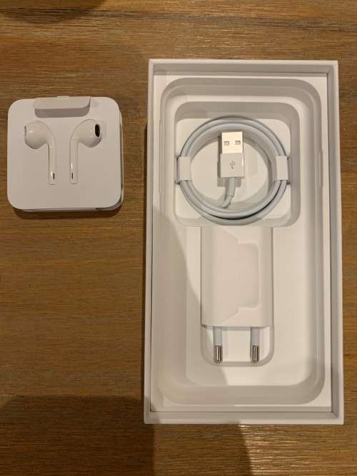 iPhone XR 256GB Black (new - phone still in plastic wrapping)