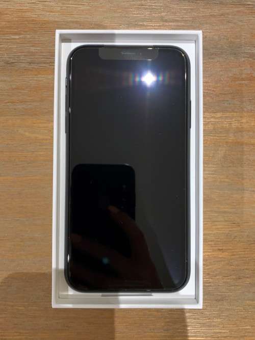 iPhone XR 256GB Black (new - phone still in plastic wrapping)