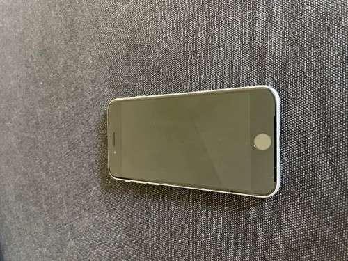 iPhone SE 128GB white