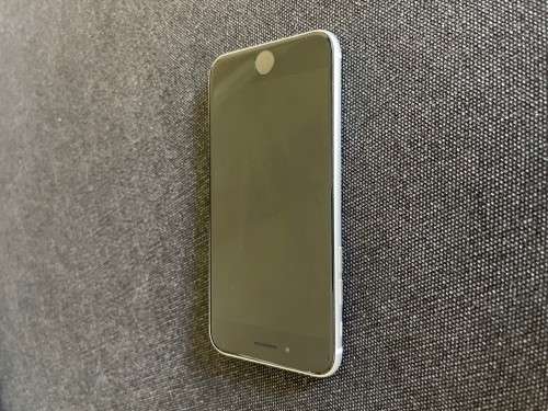 iPhone SE 128GB white