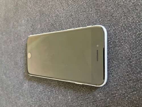 iPhone SE 128GB white