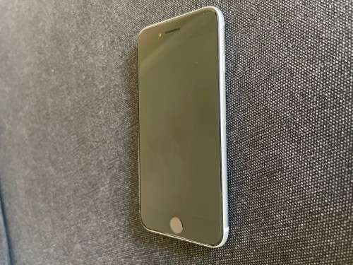 iPhone SE 128GB white