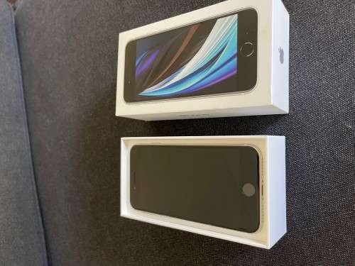 iPhone SE 128GB white