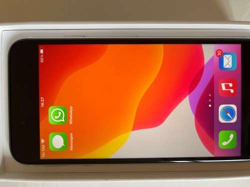 iPhone SE 128GB white