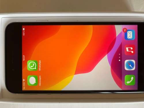 iPhone SE 128GB white