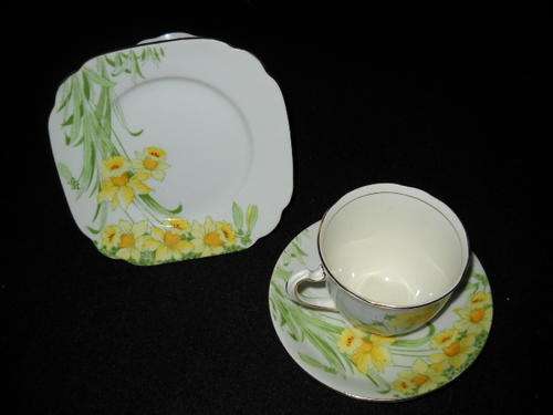 Royal Standard "daffodil" trio