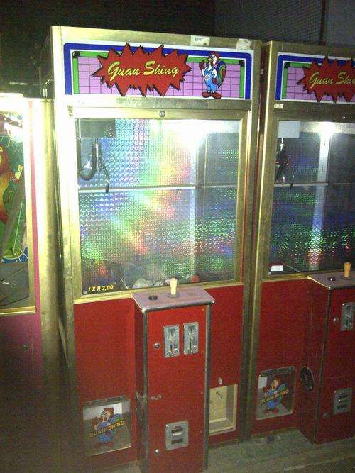 TEDDY BEAR VENDING MACHINE