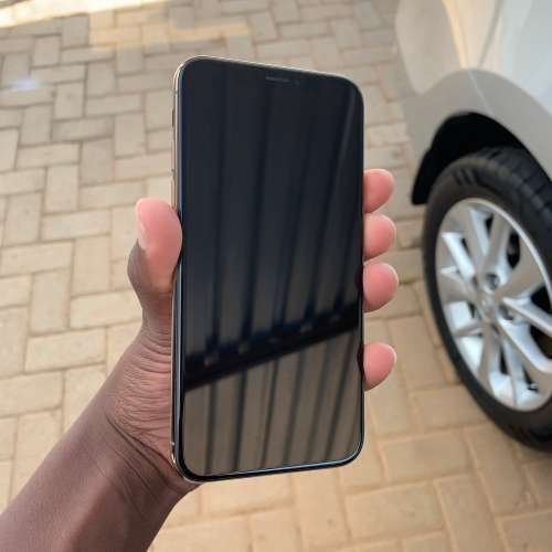 iPhone XS And Samsung S21 Ultra