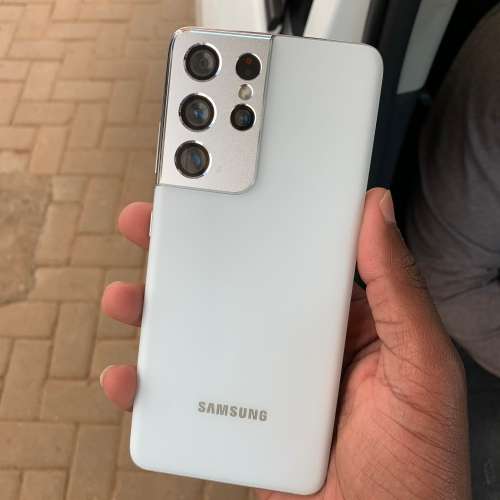 iPhone XS And Samsung S21 Ultra