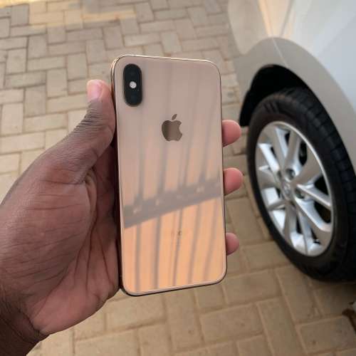 iPhone XS And Samsung S21 Ultra