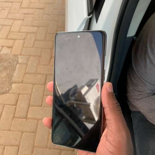 iPhone XS And Samsung S21 Ultra