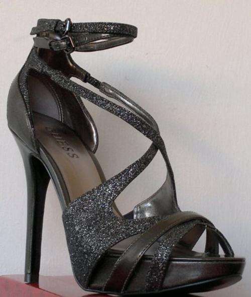 Guess Sandal Tonsan Size 6 Only