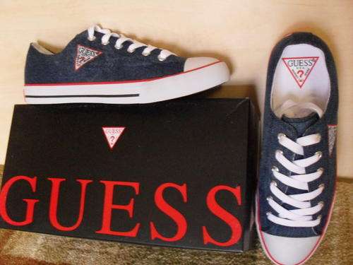 ***100% A U T H E N T I C *** Guess Sneakers Size 9/10