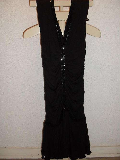 ***100% A U T H E N T I C ***  Guess Dress Retails for R599 Size:Medium