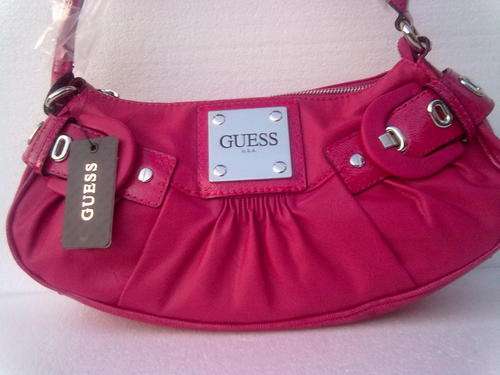 ***100% A U T H E N T I C ***  Guess Handbag