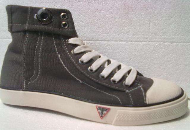 ***100% A U T H E N T I C *** Guess Patt Sneakers Size UK 5