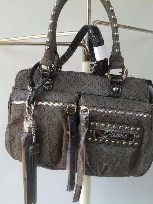 ***100% A U T H E N T I C ***  Guess Handbag