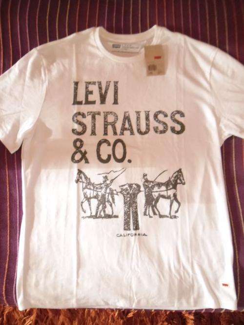 BRAND NEW!!! LEVIS T-SHIRT, Size L