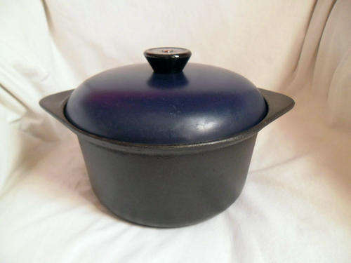 COOKWELL NO. 9 CAST IRON POT WITH LID 3 LITRE