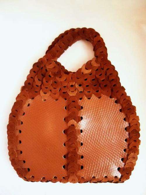 VINTAGE UNUSUAL LARGE HAND CRAFTED INTERLOCKING GENUINE 100 % FULL LEATHER SHOPPER HANDBAG LIKE NEW!