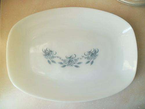 NOW REDUCED BY 50 %! VTG LARGE PRETTY *RIGOPAL, MADE IN ARGENTINA* MILK GLASS OBLONG SERVING PLATTER