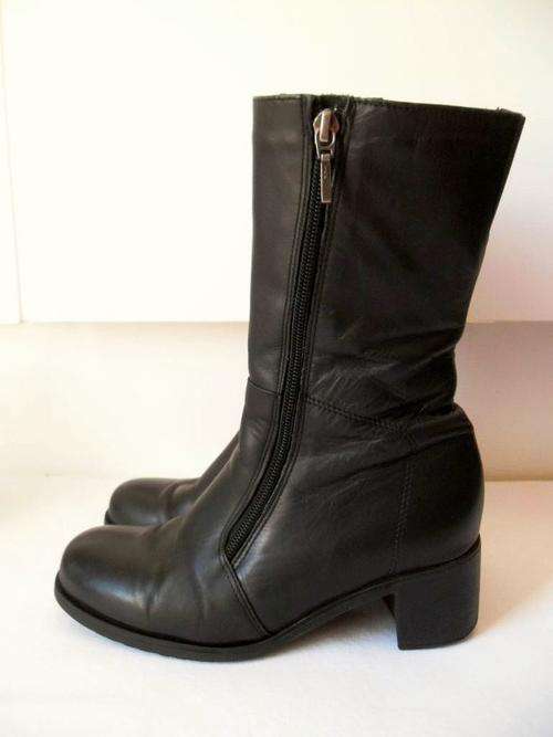*FROGGIE* BLACK GENUINE LEATHER BOOTS, SIZE 4.5