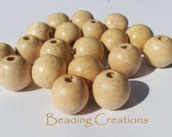 WOODEN BEADS - NATURAL - VARNISHED - ROUND - 18mm - 4 PCS