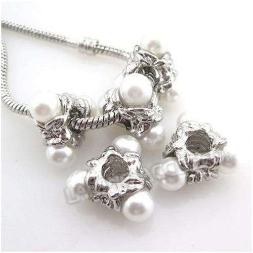 PANDORA STYLE TRIANGLE FLOWER RHODIUM & PEARL BEADS
